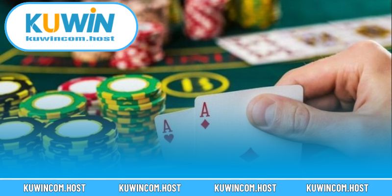 Mẹo Chơi Poker KUWIN Giúp Bạn Nâng Cao Tỷ Lệ Thắng 100% 3 Kết hợp chiến thuật và tính toán thông minh trong mỗi ván
